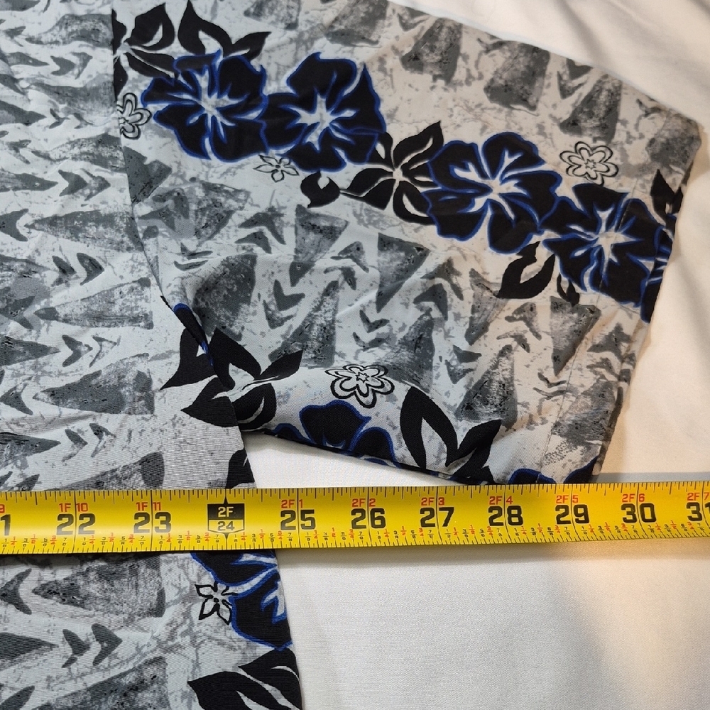Men's Floral Button-Down Shirt in Black and Blue - Picture 6 of 11